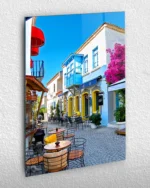 Alaçatı Sokaklarında Renkli Evler Temperli Cam Tablo